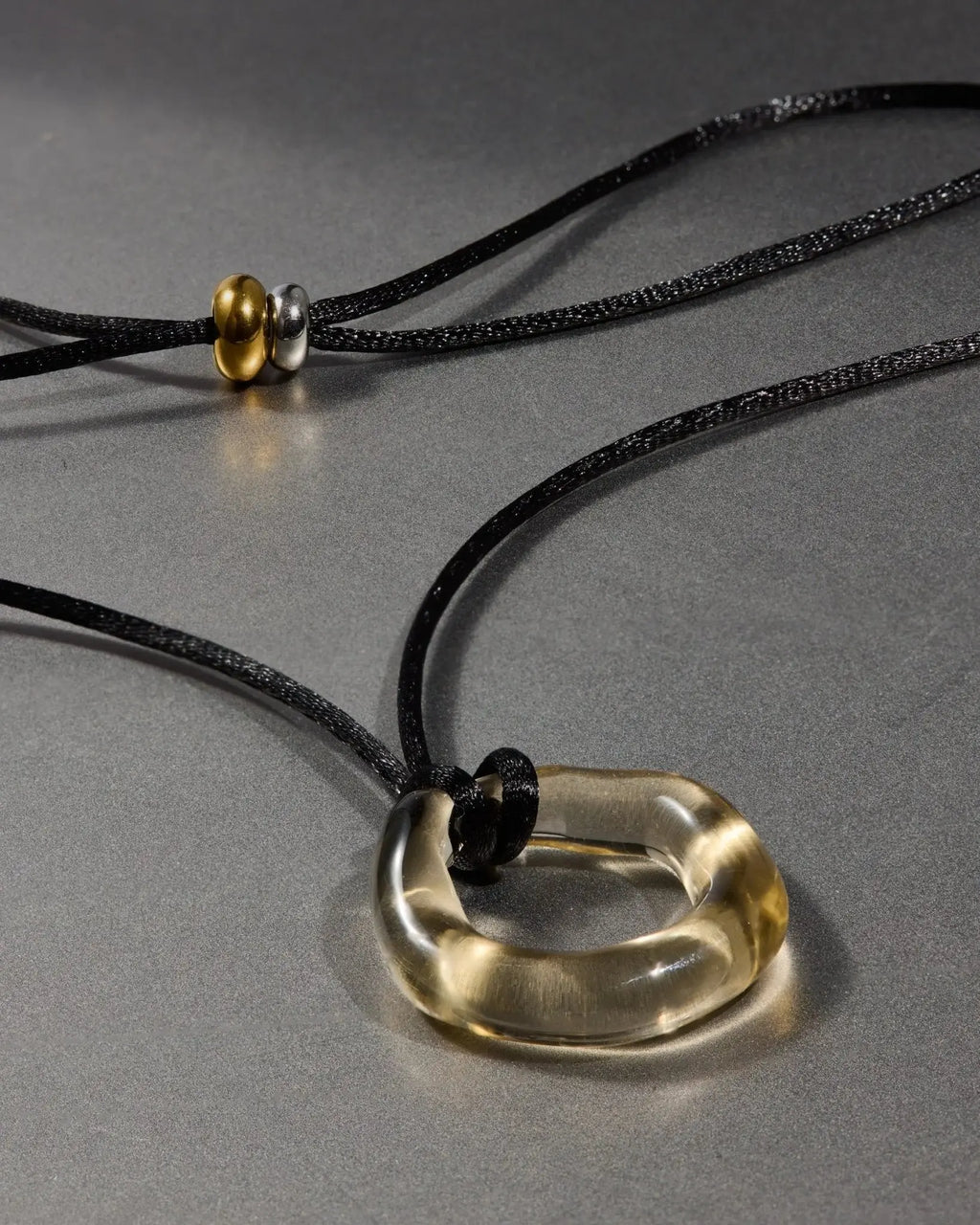 Solos pendant necklace - Beryeni